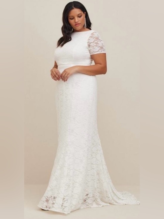 torrid Dresses & Skirts - Ivory Lace Short Sleeve Fit & Flare Wedding Dress *NWT*